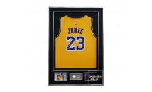 กรอบรูปโชว์เสื้อบาสเกตบอลทีมดัง